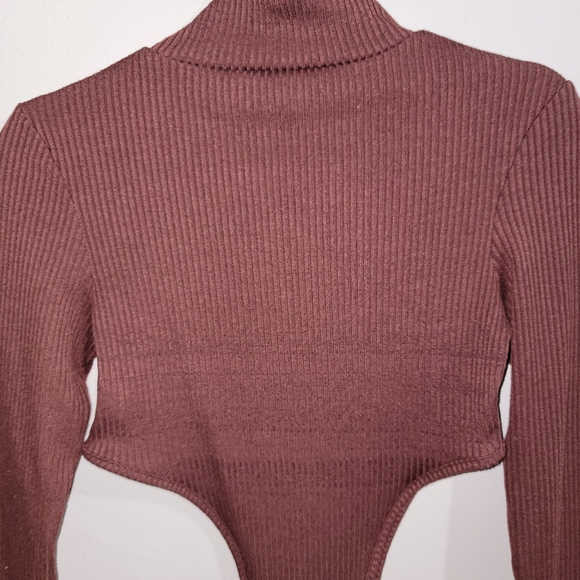 Nasty Gal EUC Brown Ribbed Knit Turtleneck Long Sleeve Bodysuit - Women's SIZE 2 - Picture 4 of 7